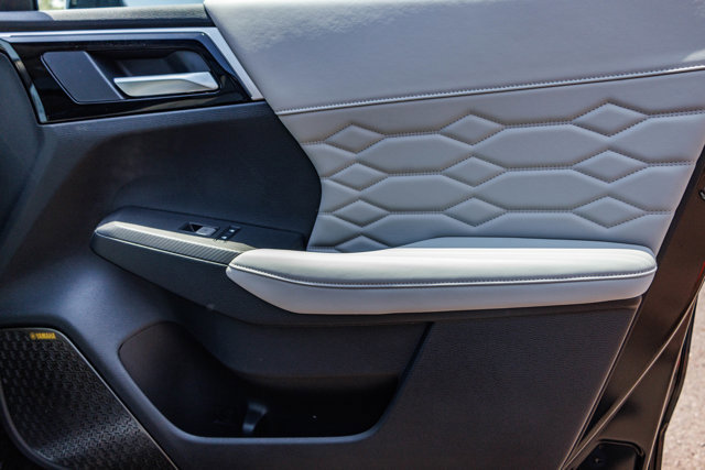 New 2025 Mitsubishi Outlander AWD image 16