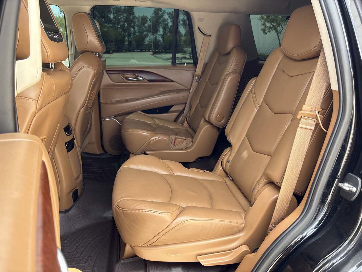 Used 2016 Cadillac Escalade Platinum AWD/4WD image 13