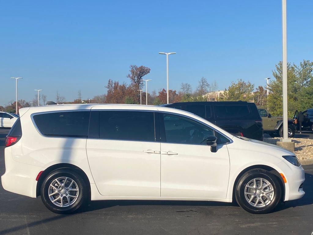 New 2026 Chrysler Voyager LX image 8