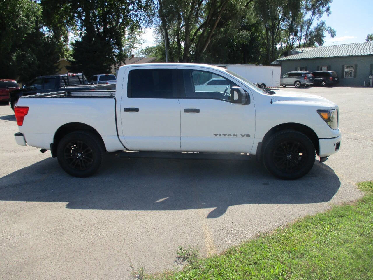 Used 2018 Nissan Titan SL image 4