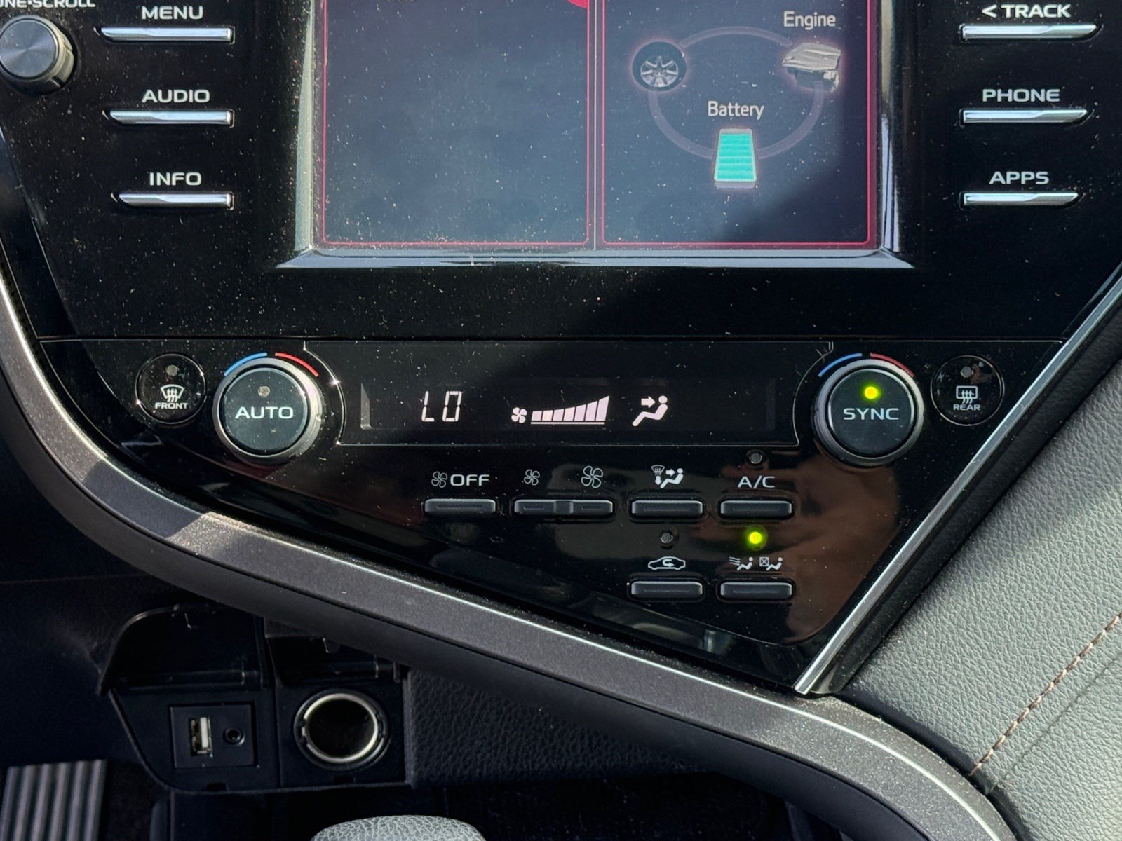 Used 2018 Toyota Camry LE FWD image 12
