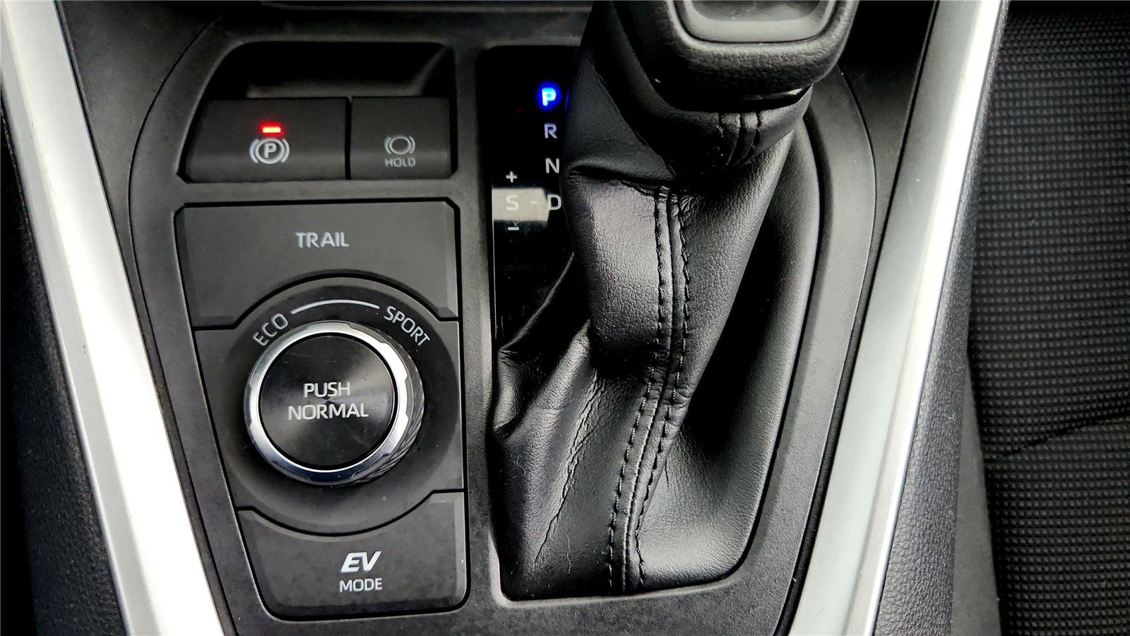 Certified 2021 Toyota RAV4 LE image 33