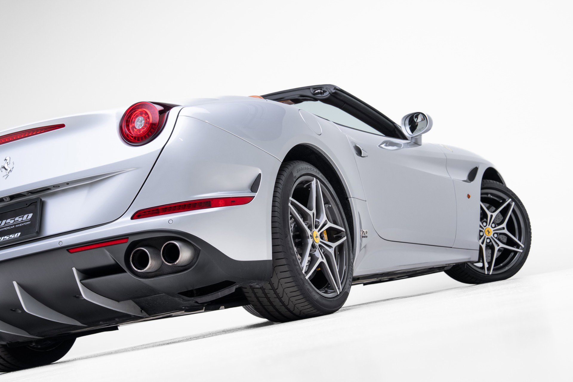 Used 2016 Ferrari California T image 26