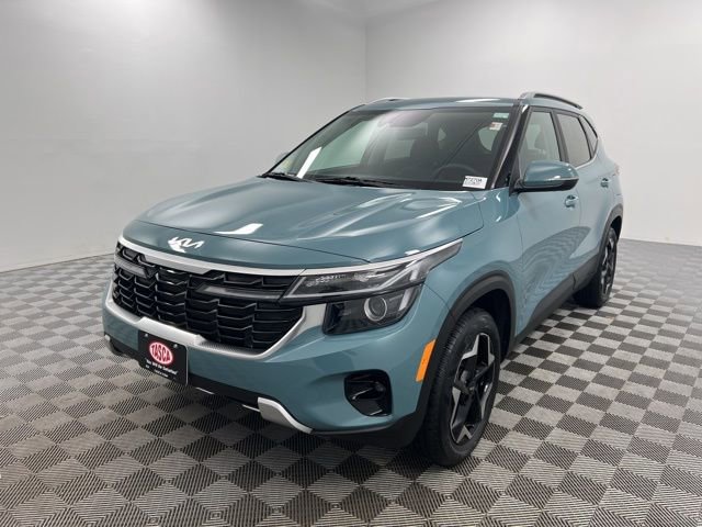 Used 2025 Kia Seltos EX image 2