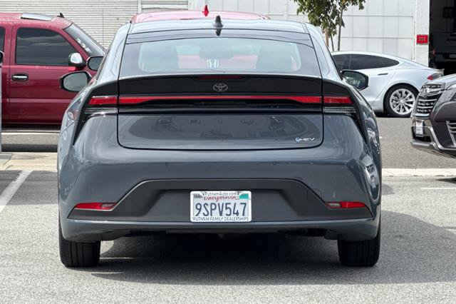 Used 2025 Toyota Prius LE FWD image 4