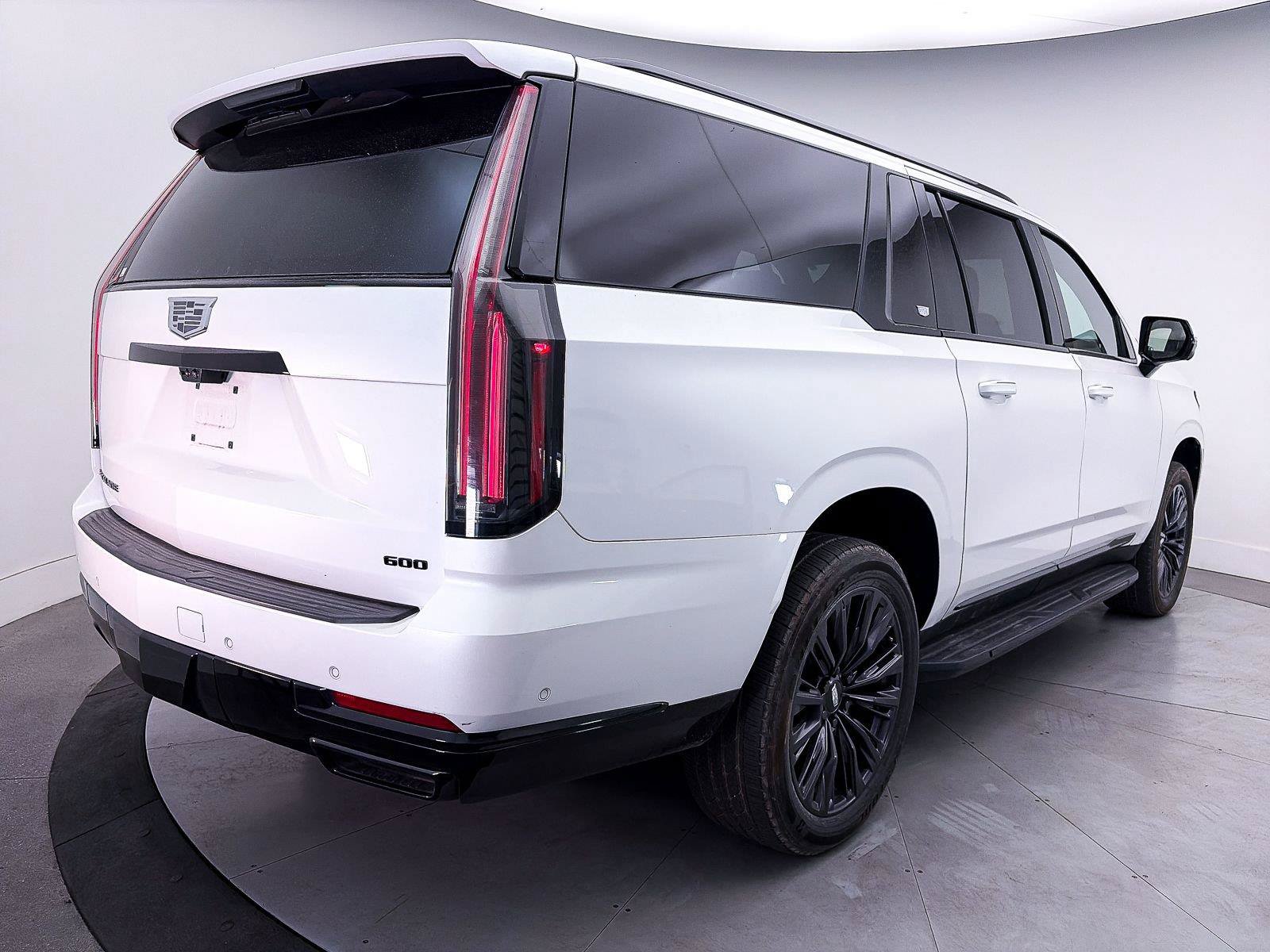 Used 2025 Cadillac Escalade ESV Sport AWD/4WD image 18