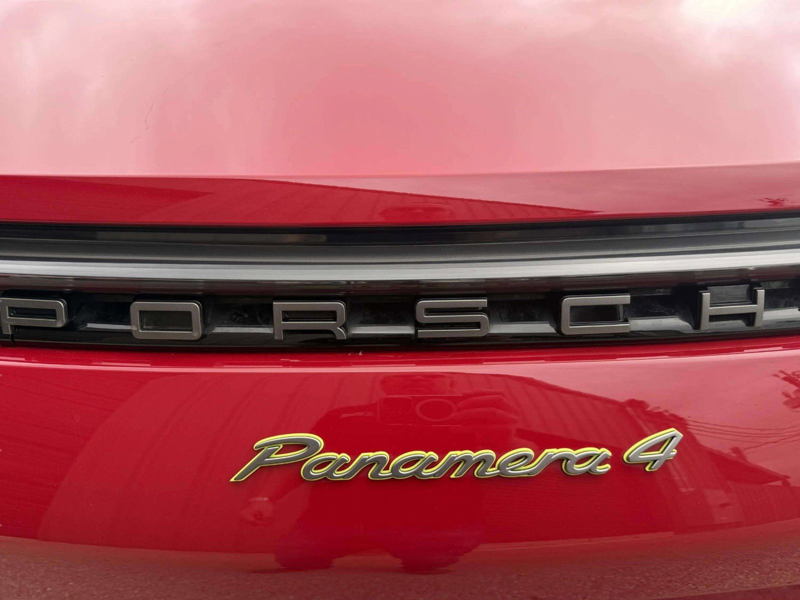 Used 2023 Porsche Panamera 4 Platinum Edition image 4