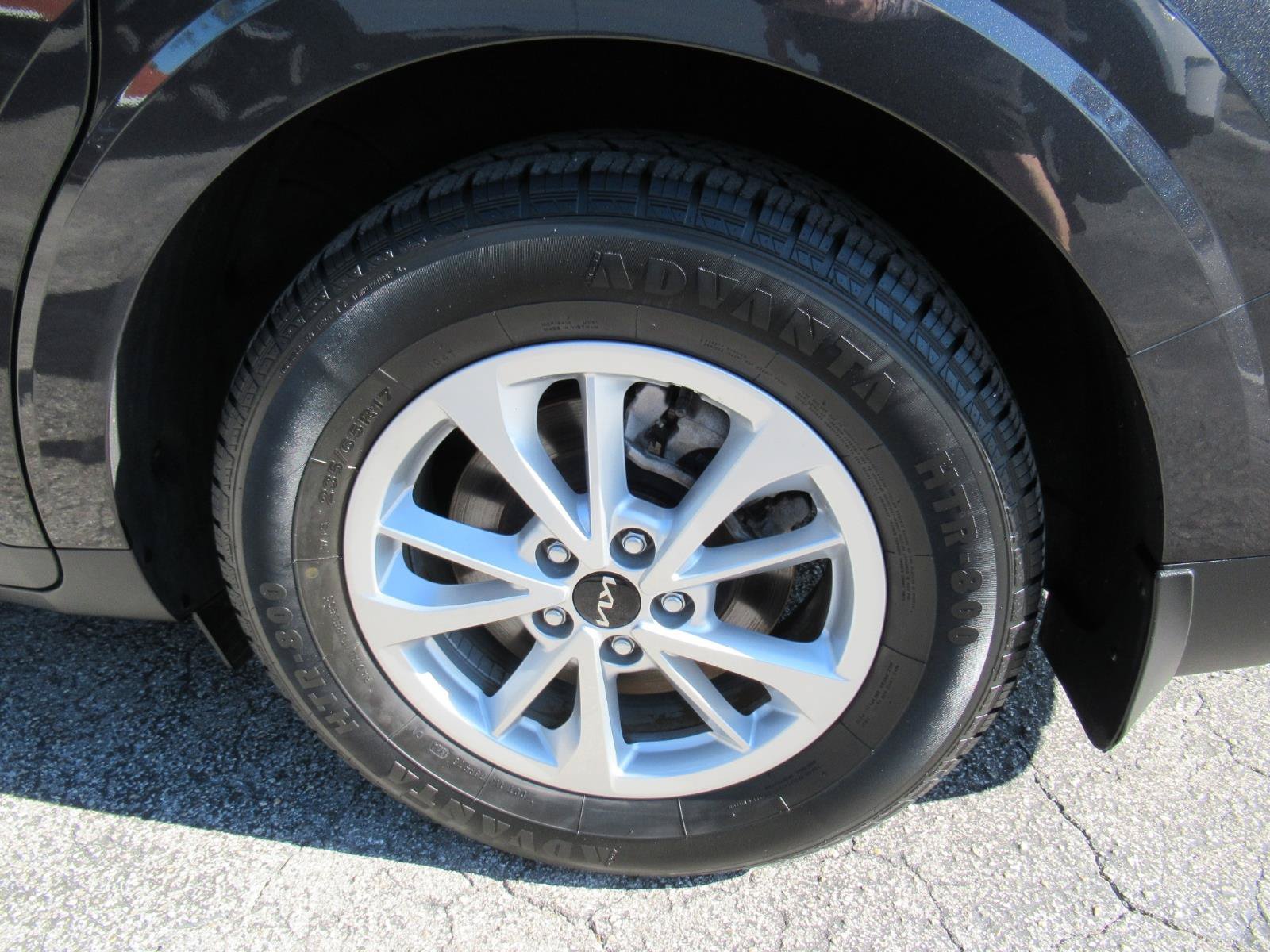 Used 2022 Kia Carnival LX FWD image 9