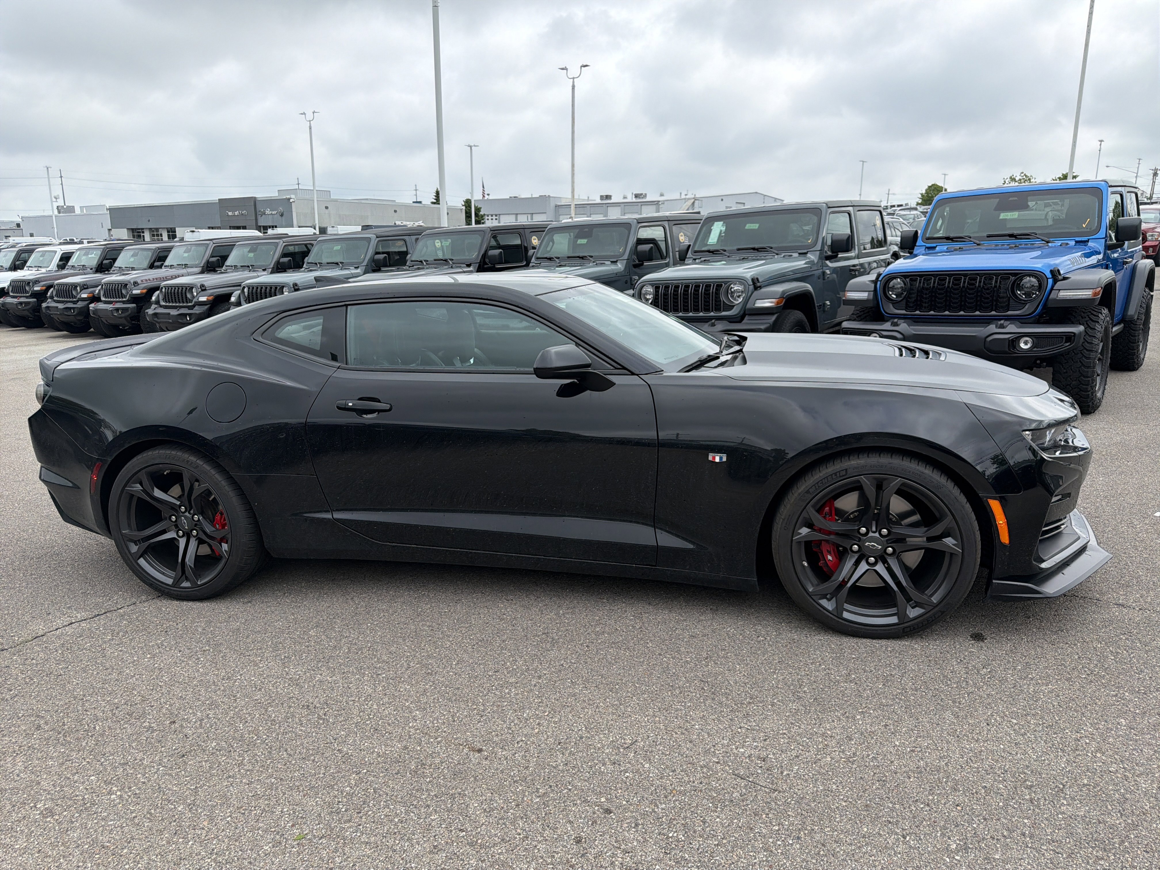 Used 2023 Chevrolet Camaro SS RWD image 13