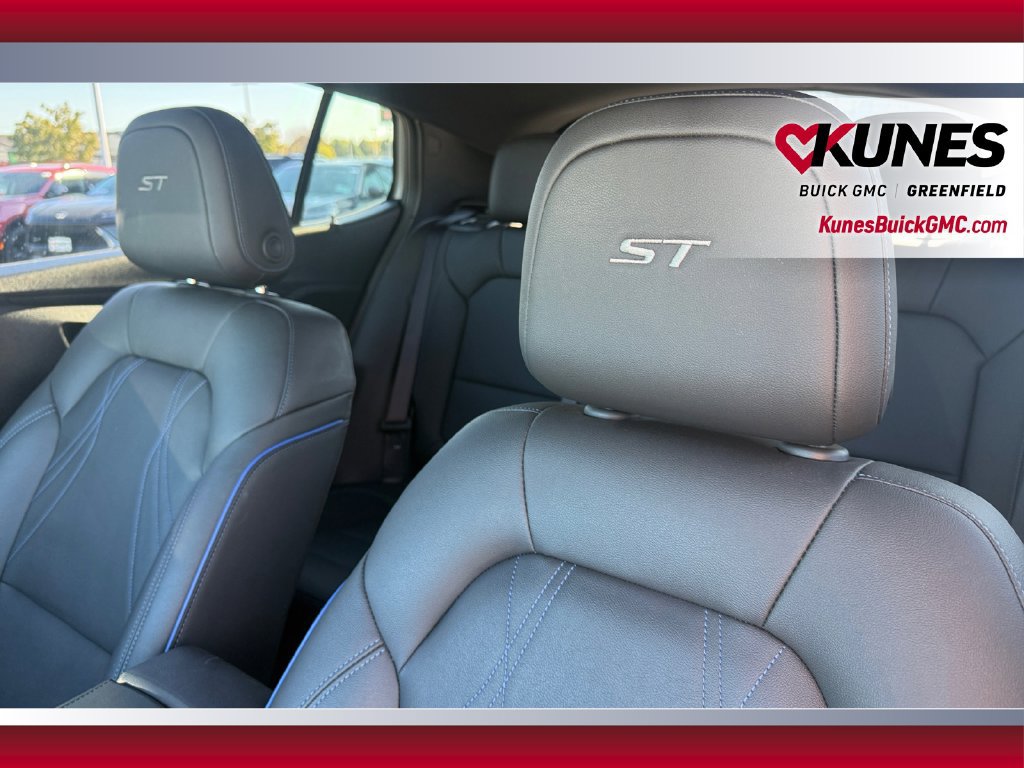 Used 2025 Buick Envista Sport Touring w/ Convenience I Package FWD image 42