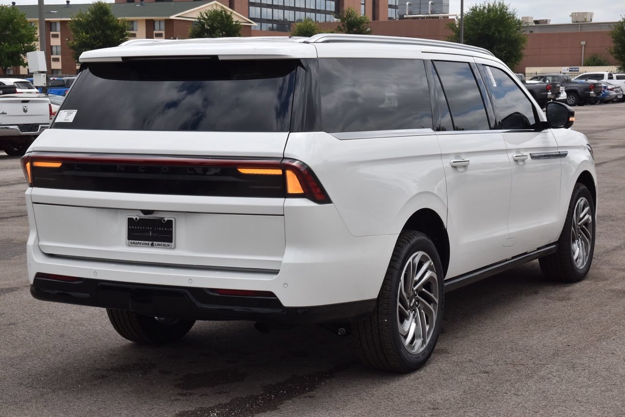 New 2026 Lincoln Navigator L Reserve AWD/4WD image 7