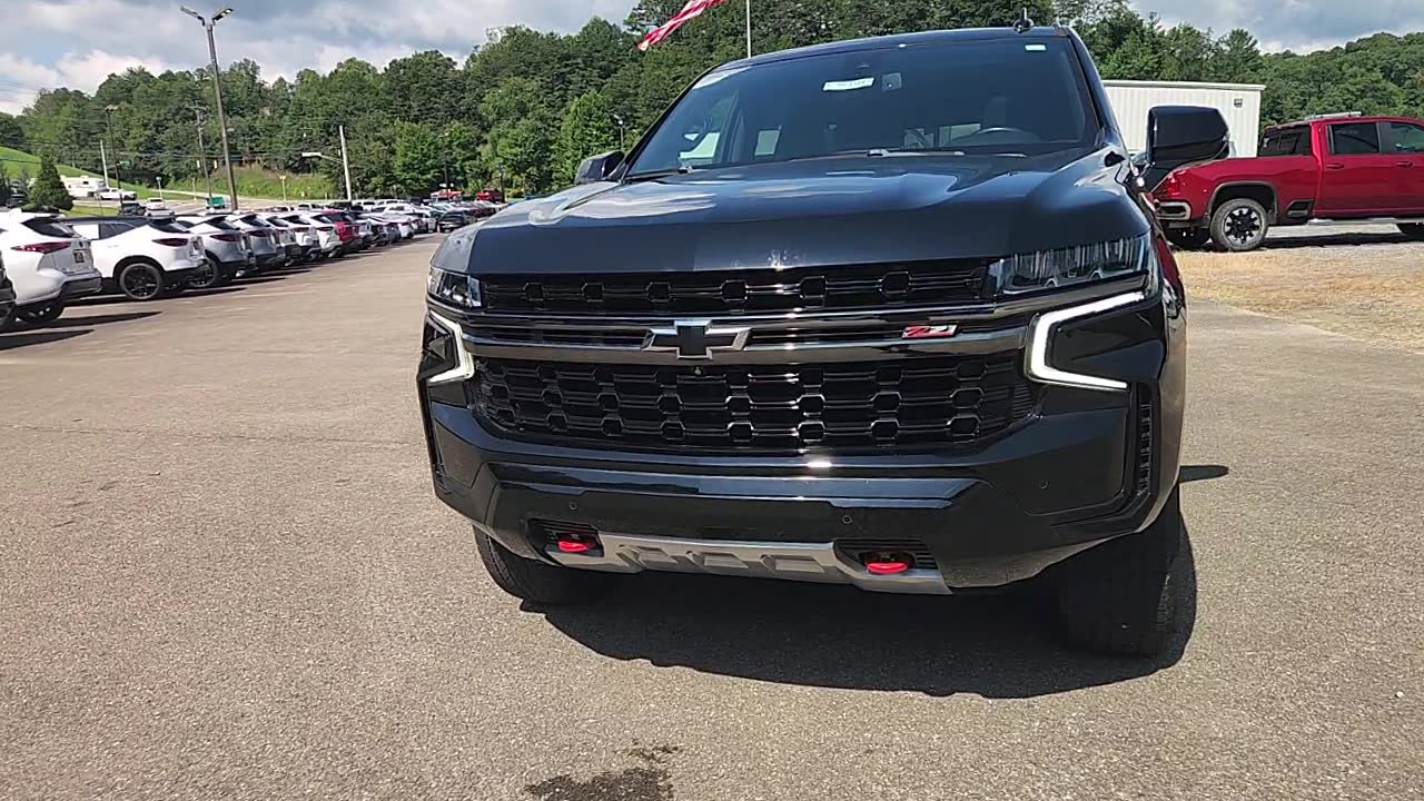 Used 2021 Chevrolet Suburban Z71 w/ Z71 Signature Package AWD/4WD image 9