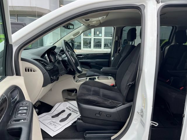 Used 2015 Dodge Grand Caravan SXT w/ UConnect Hands-Free Group FWD image 9