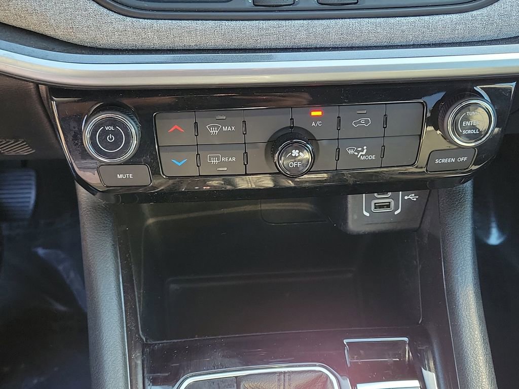 Used 2024 Jeep Compass Latitude image 23