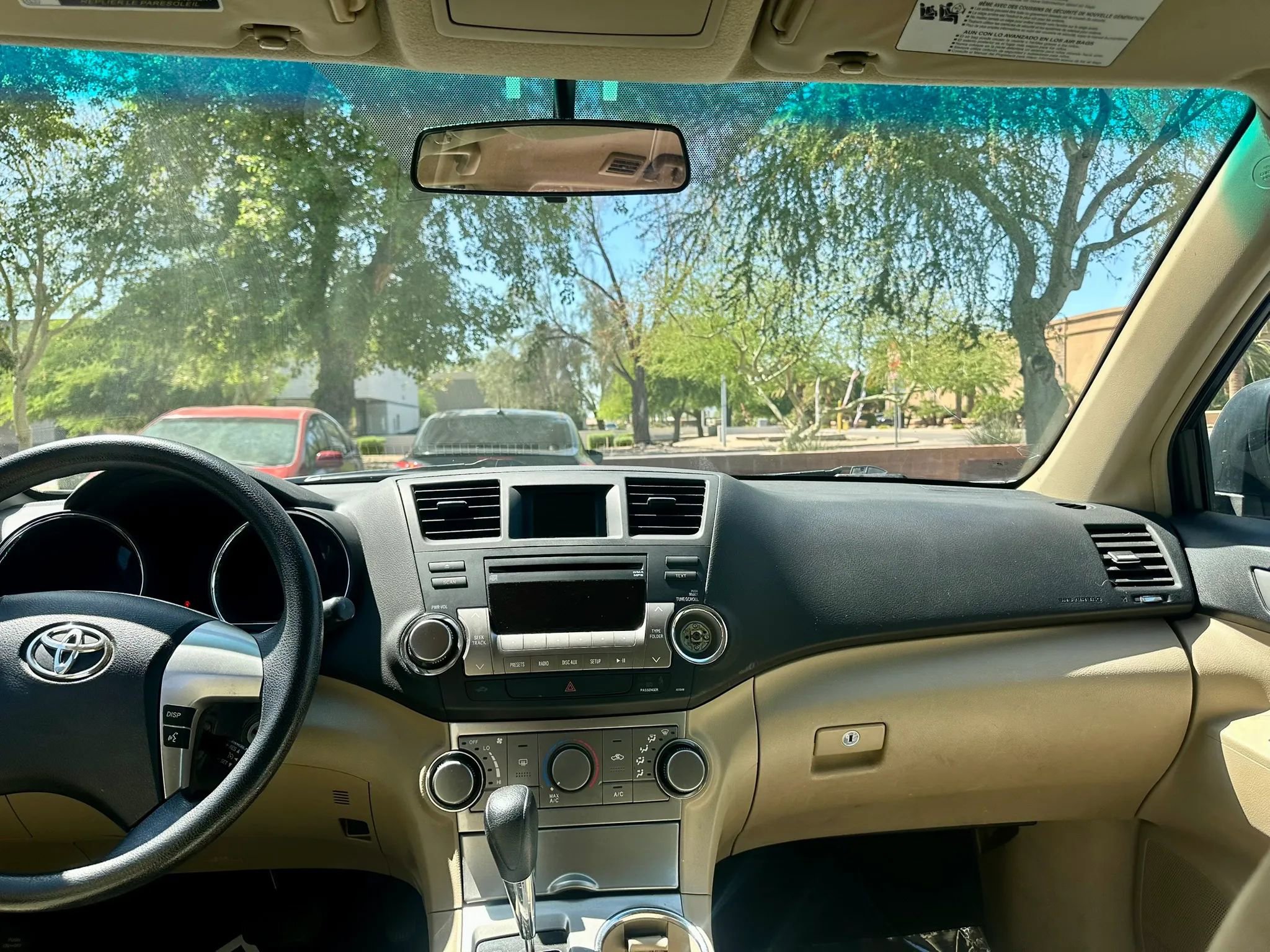 Used 2012 Toyota Highlander FWD w/ Tech Pkg image 12