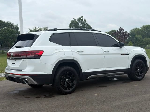 Used 2024 Volkswagen Atlas Peak Edition SE AWD/4WD image 8