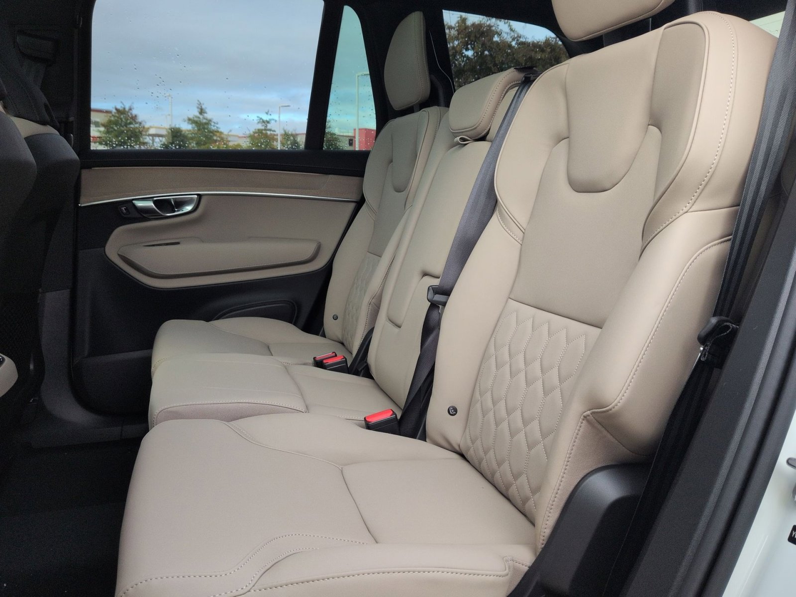 New 2026 Volvo XC90 B6 Plus w/ Protection Package Premier image 25