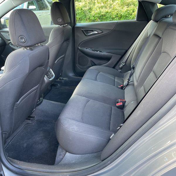Used 2018 Chevrolet Malibu LT FWD image 12