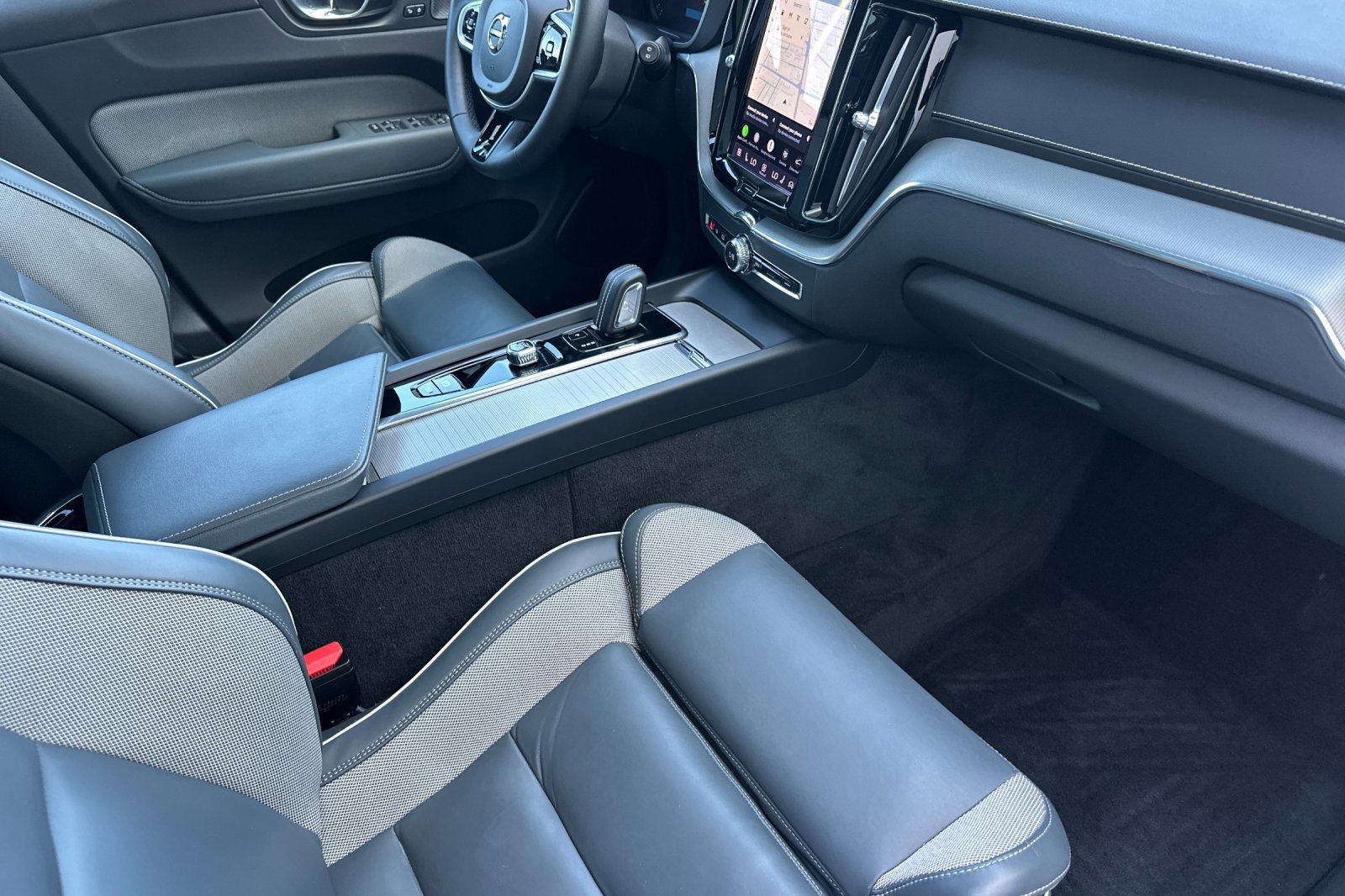 Used 2022 Volvo XC60 B5 R-Design w/ Advanced Package AWD/4WD image 35