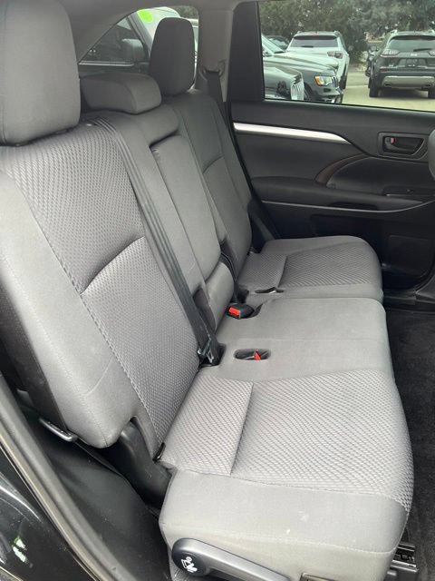 Used 2019 Toyota Highlander LE AWD/4WD image 14