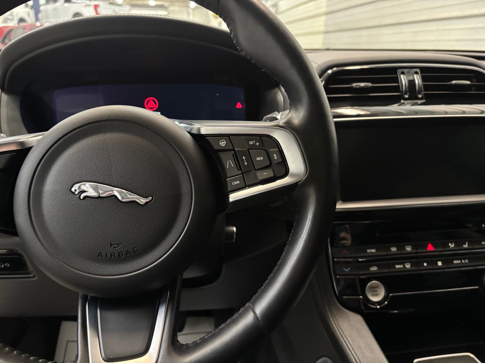 Used 2020 Jaguar F-PACE Prestige image 17