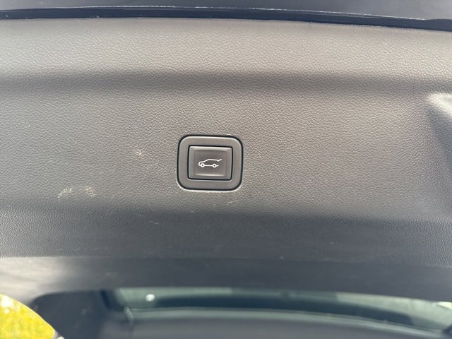 Used 2023 Chevrolet Tahoe Premier image 14