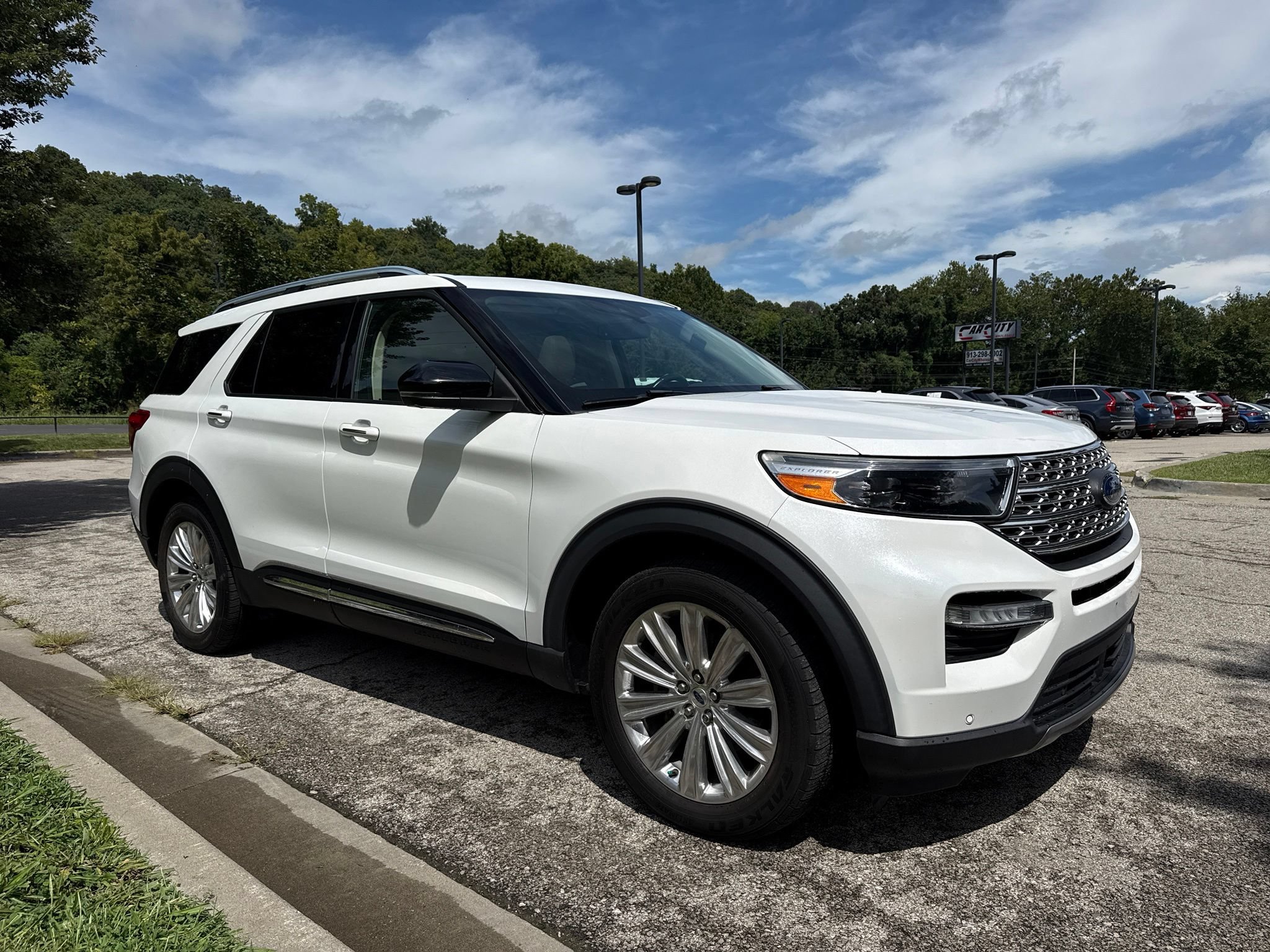 Used 2020 Ford Explorer Limited AWD/4WD image 3