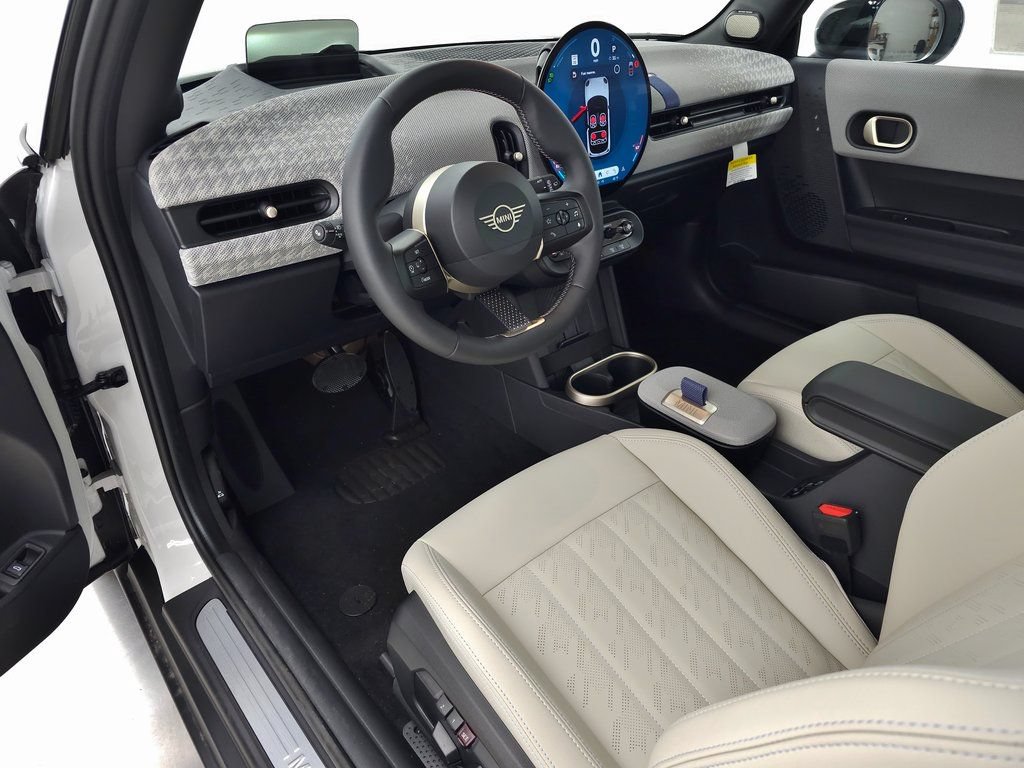 Used 2025 MINI Cooper 2-Door Hardtop FWD image 10