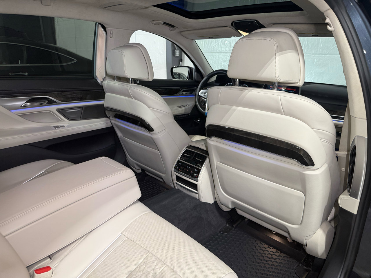 Used 2018 BMW 750i xDrive image 33