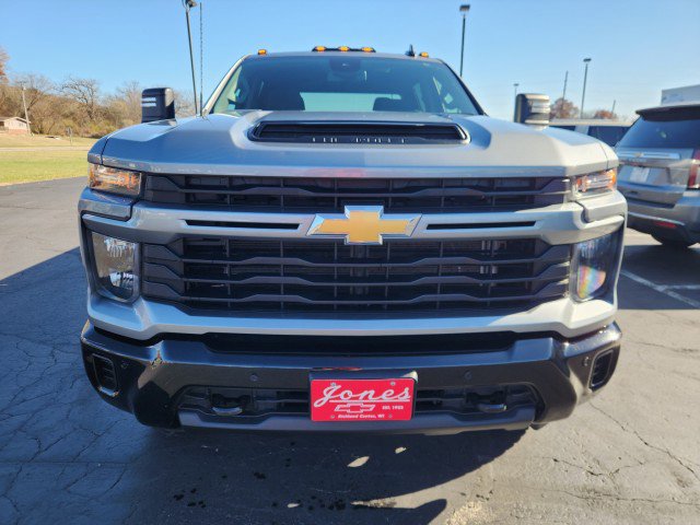 Used 2025 Chevrolet Silverado 2500 Custom w/ Custom Value Package image 8
