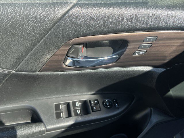 Used 2017 Honda Accord EX-L image 23