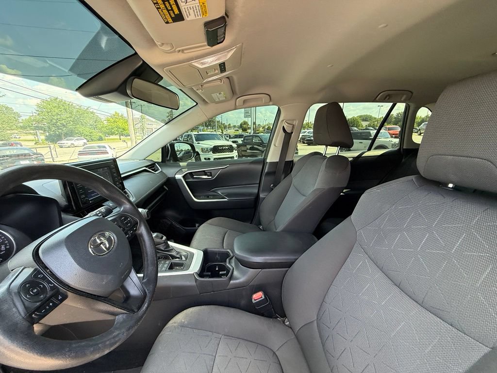 Used 2022 Toyota RAV4 XLE AWD/4WD image 12