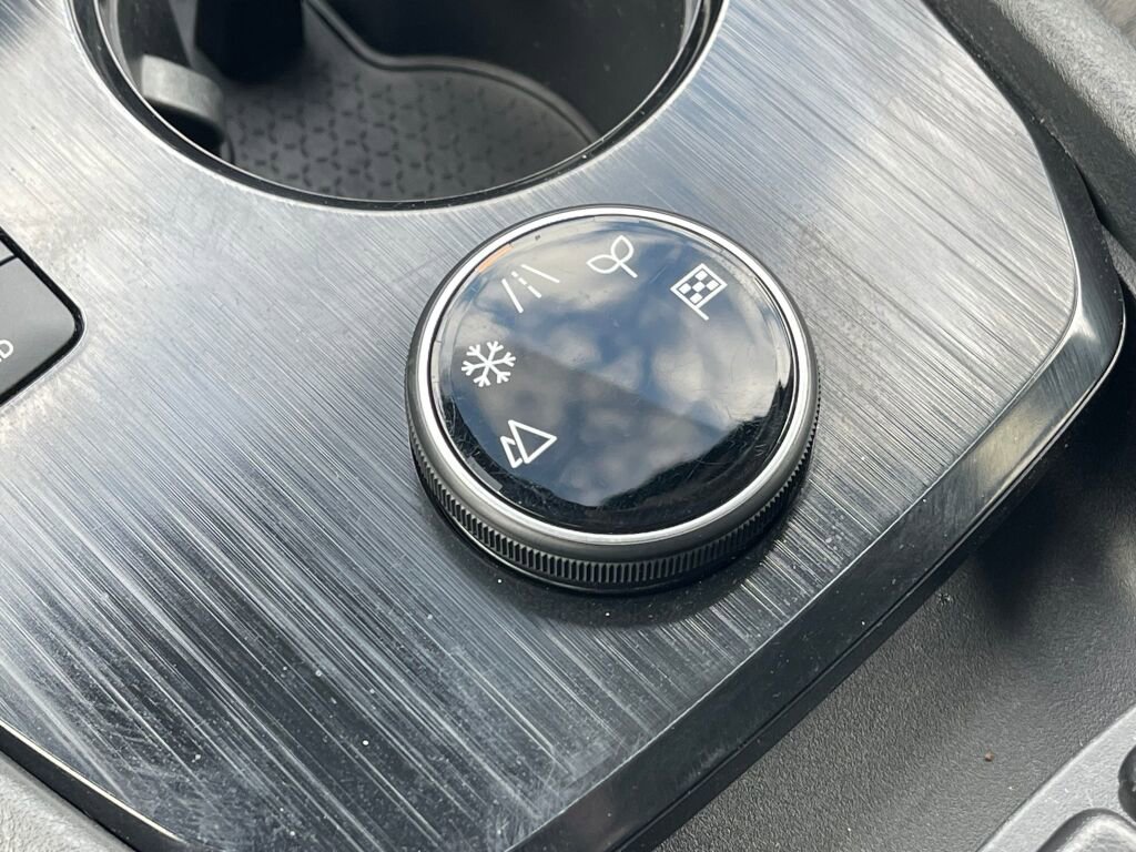 Used 2023 Nissan Rogue SV image 14