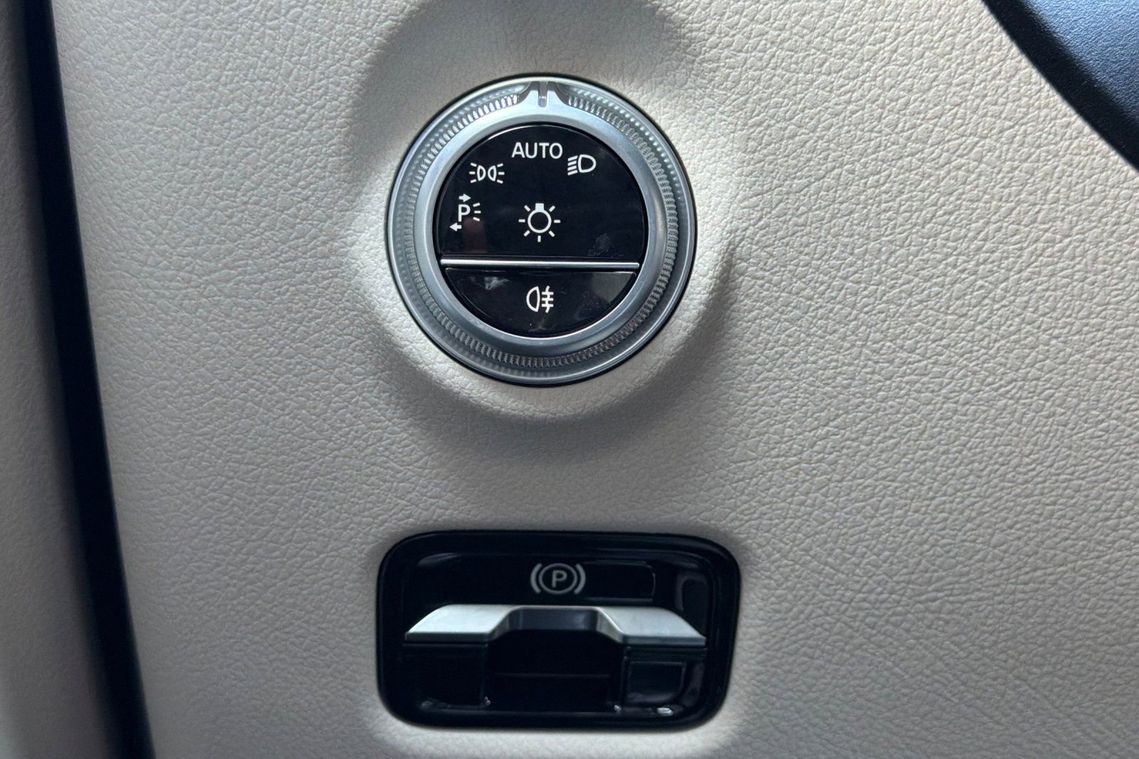 Certified 2025 Mercedes-Benz C 300 Sedan image 31