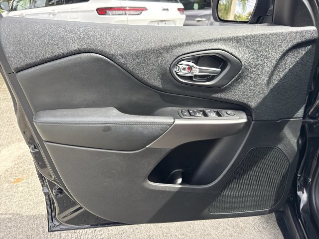 Used 2019 Jeep Cherokee Latitude Plus FWD image 13