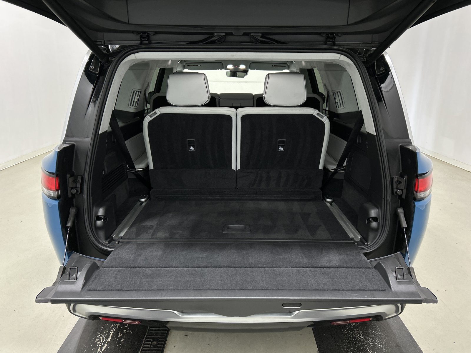 Used 2024 Rivian R1S Adventure AWD/4WD image 15