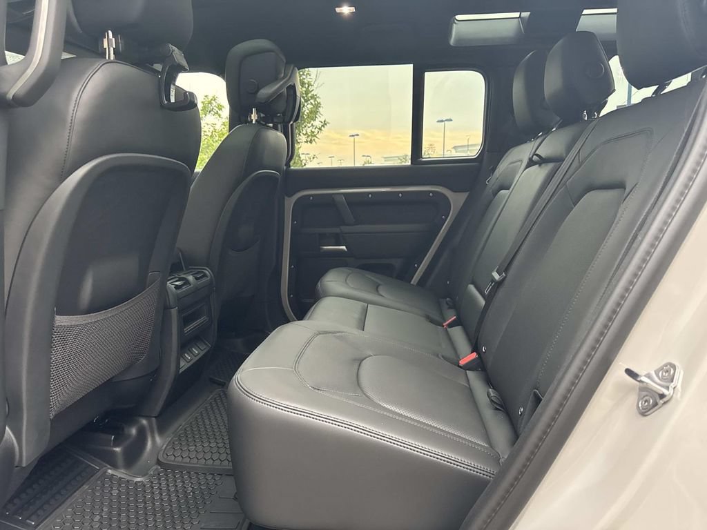 New 2026 Land Rover Defender 110 X-Dynamic SE AWD/4WD image 13