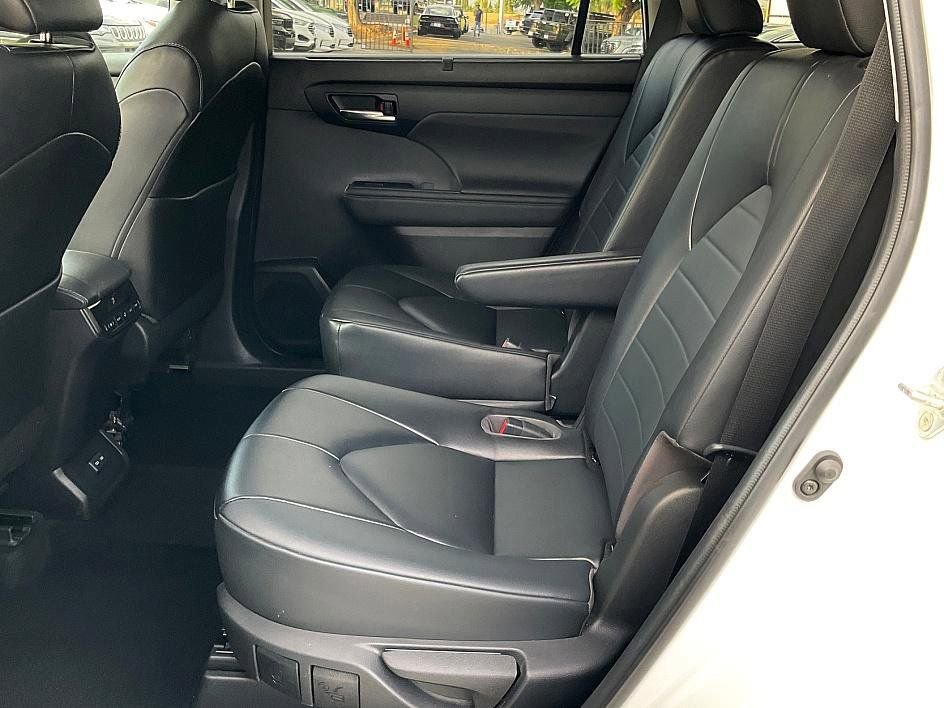 Used 2023 Toyota Highlander XLE image 31