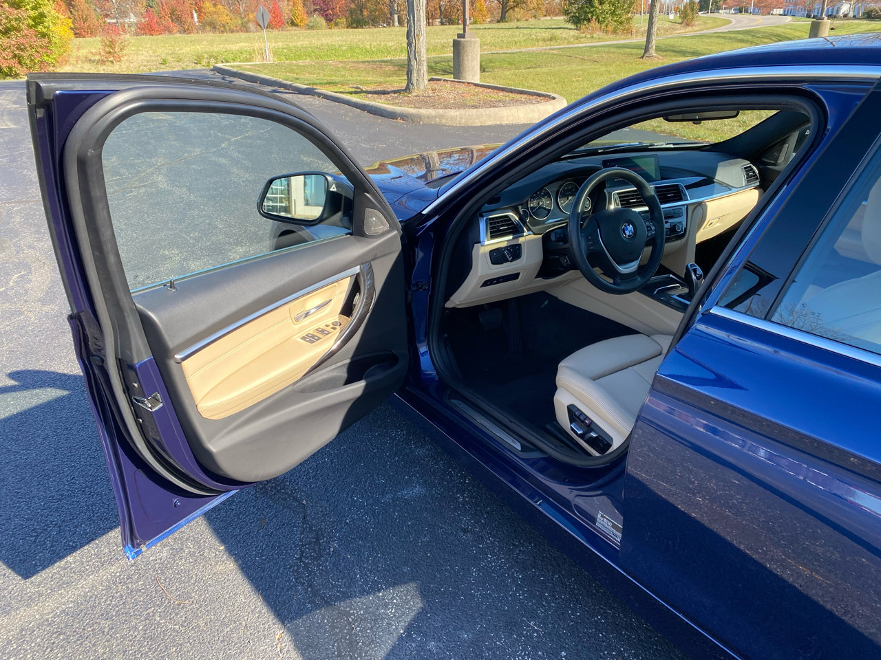 Used 2018 BMW 330i xDrive 330i xDrive SULEV Sedan w/ Premium Package image 11