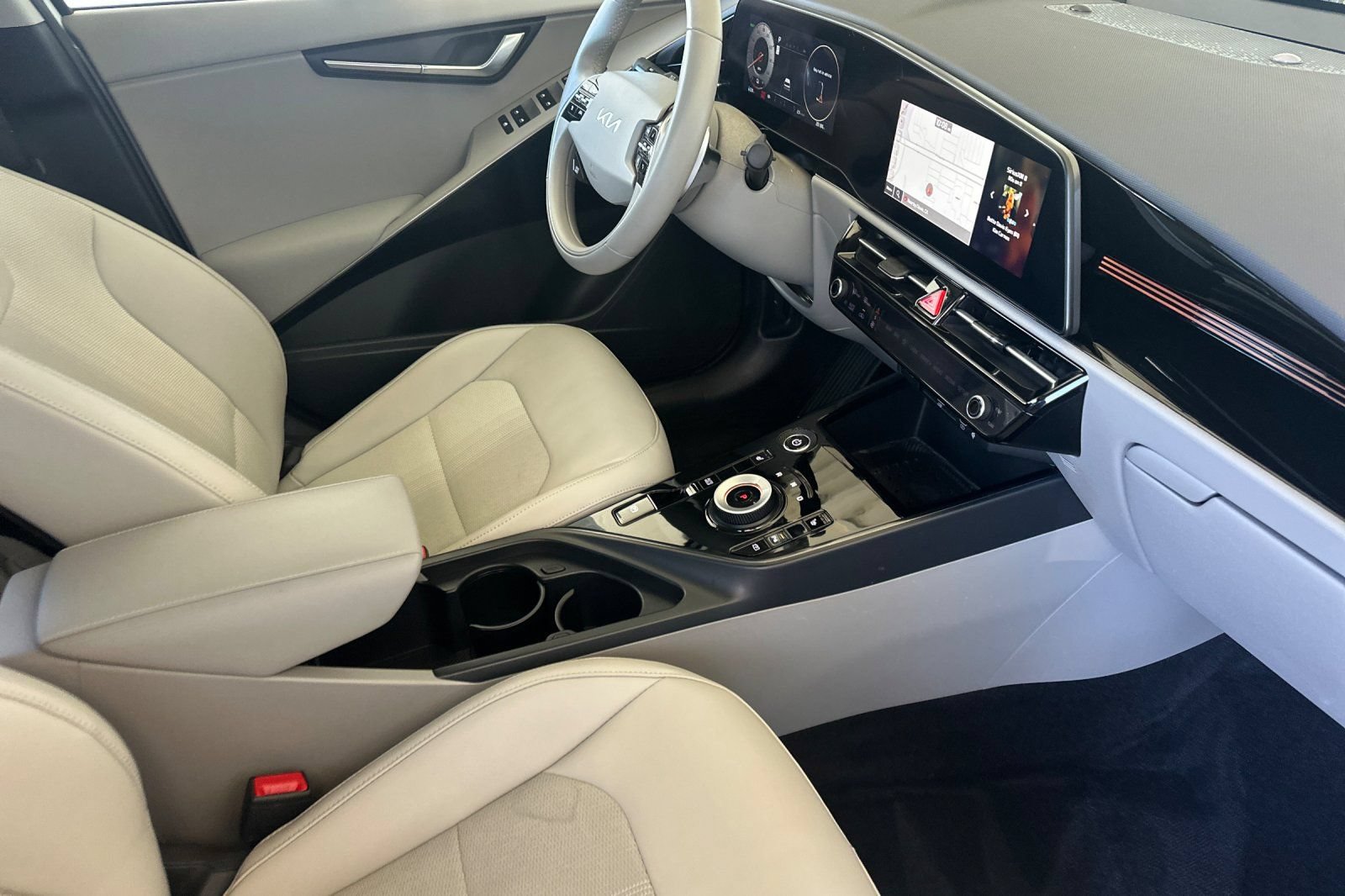 Certified 2023 Kia Niro Wind FWD image 17