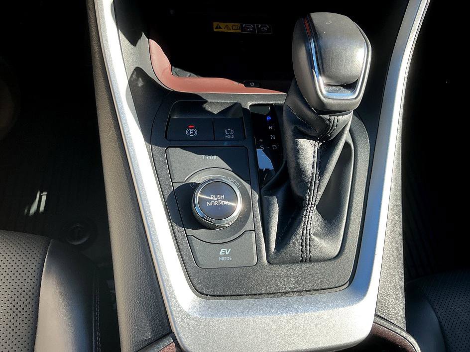 Used 2023 Toyota RAV4 Limited image 19