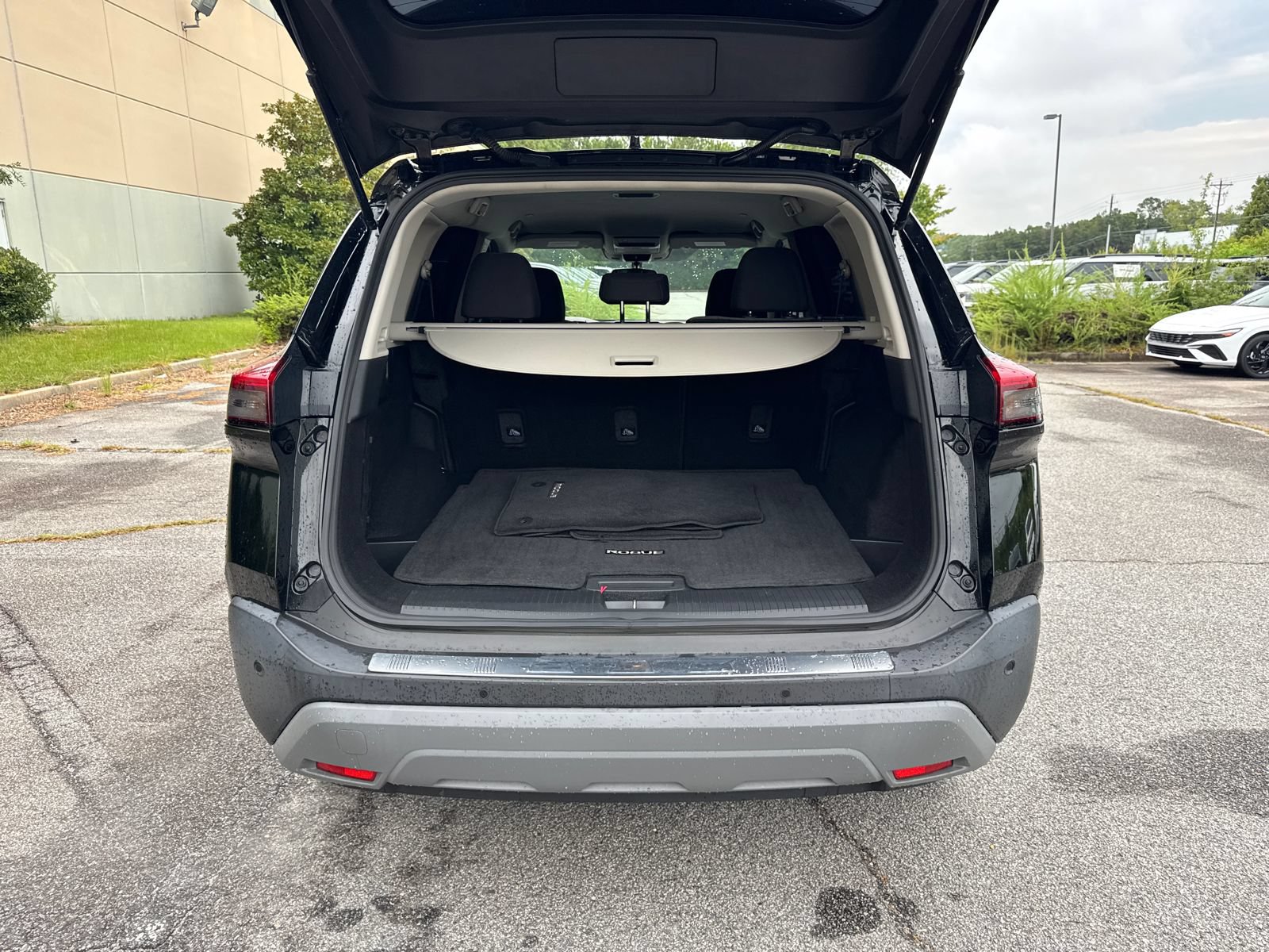 Used 2023 Nissan Rogue SV FWD image 18