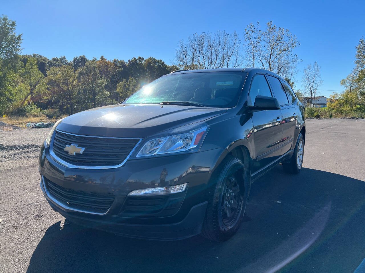 Used 2017 Chevrolet Traverse LS FWD image 1