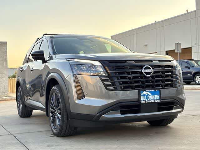 Used 2026 Nissan Pathfinder SL w/ SL Premium Package FWD image 10