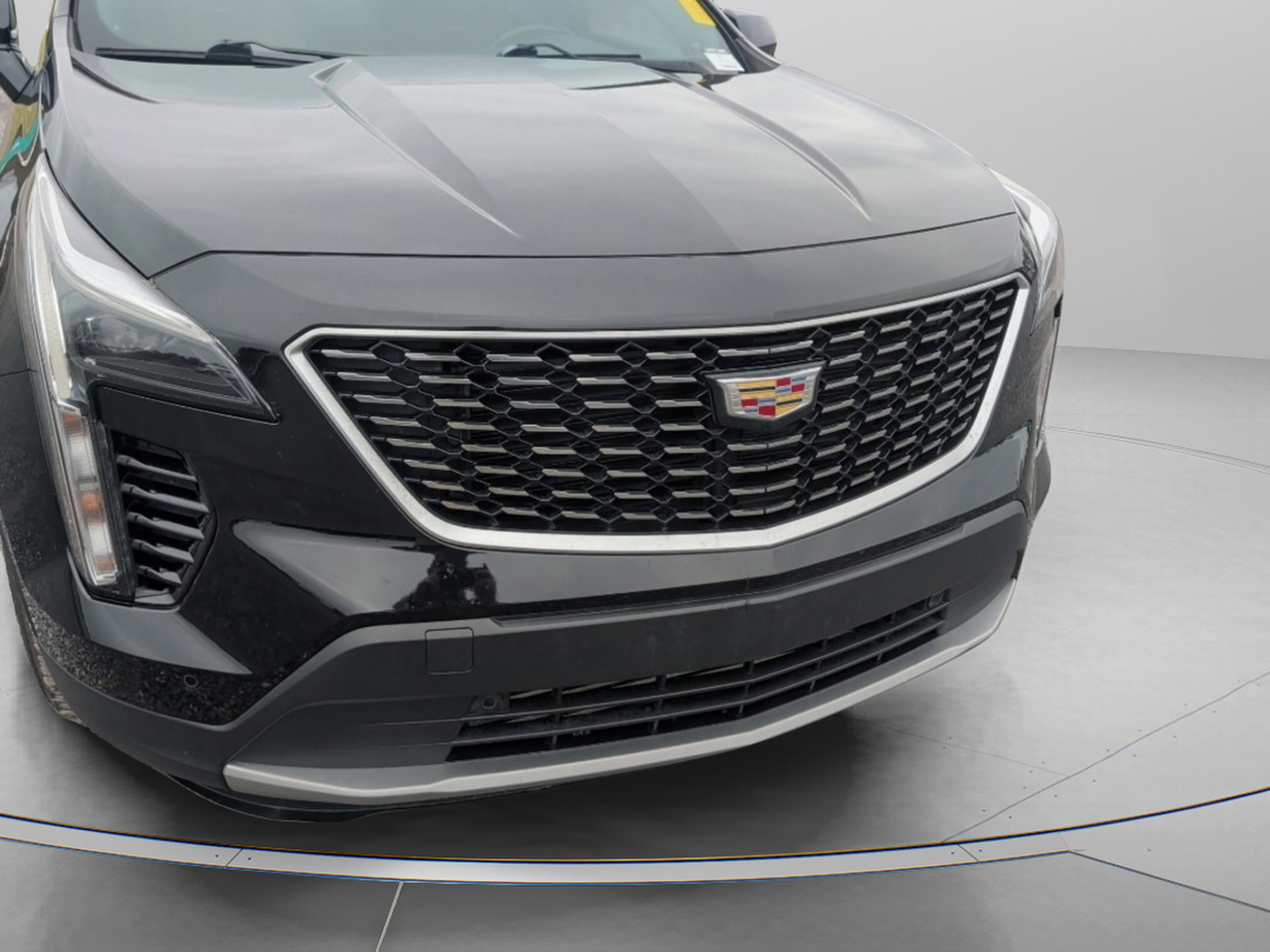 Used 2020 Cadillac XT4 Premium Luxury image 2