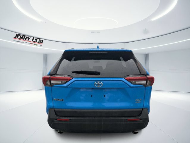 Used 2019 Toyota RAV4 XLE Premium w/ Cold Weather Package AWD/4WD image 4