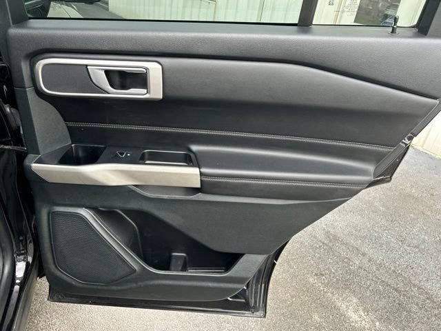 Used 2023 Ford Explorer XLT AWD/4WD image 50