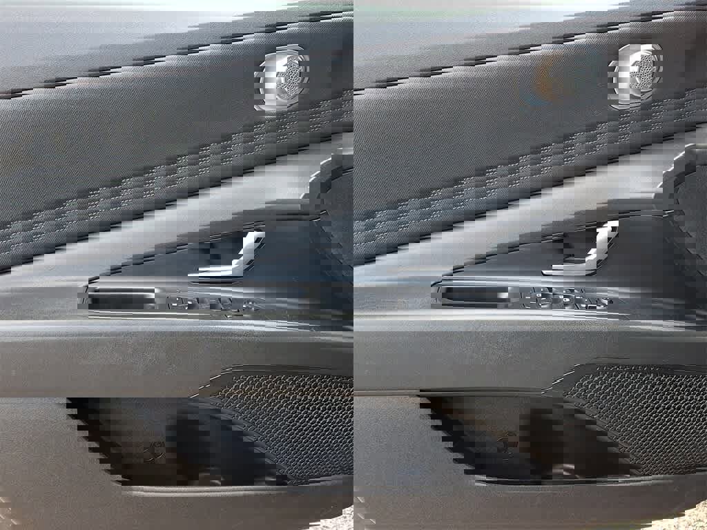 Used 2023 Hyundai Elantra SEL w/ Convenience Package image 12