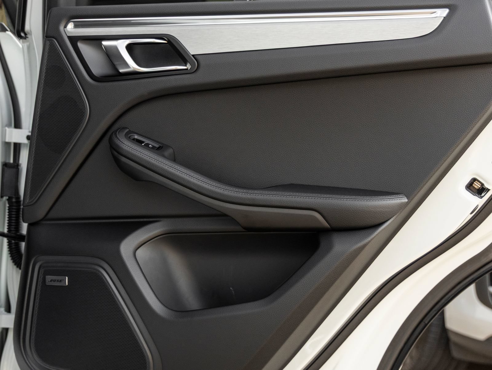 Certified 2026 Porsche Macan AWD/4WD image 36