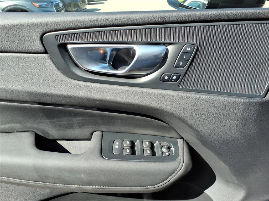 Certified 2026 Volvo XC60 B5 Plus w/ Climate Package AWD/4WD image 13